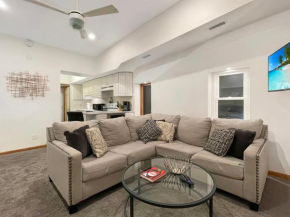 Spacious Jacuzzi Loft & Free Parking Near Icubs